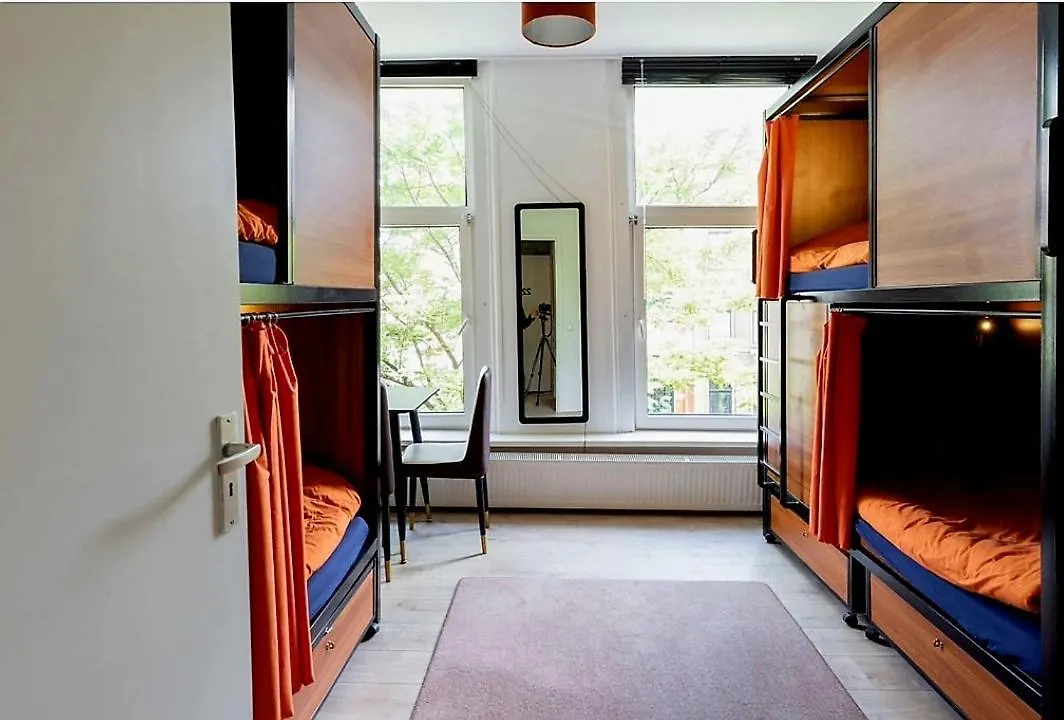 רוטרדם Recharge Hostel