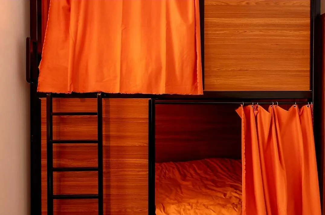 רוטרדם Recharge Hostel